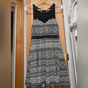 Sleeveless Black & White Geometrical Dress - Extra Small (XS)